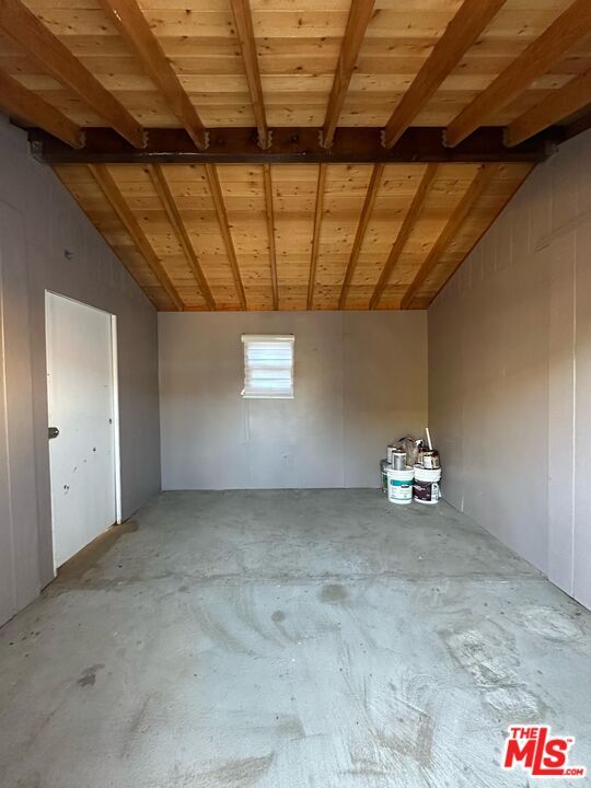 Empty room, Interior, Wooden Beams, Wooden Ceilings