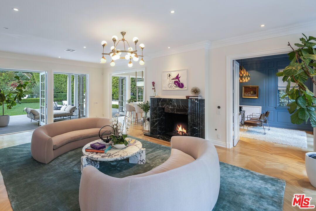 Fireplace, Interior, Living room, Pendant Lights, Recessed Lighting, Wood Texture Flooring