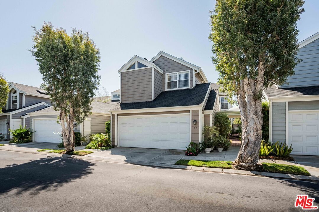 Attached, Exterior, Facade, American Craftsman