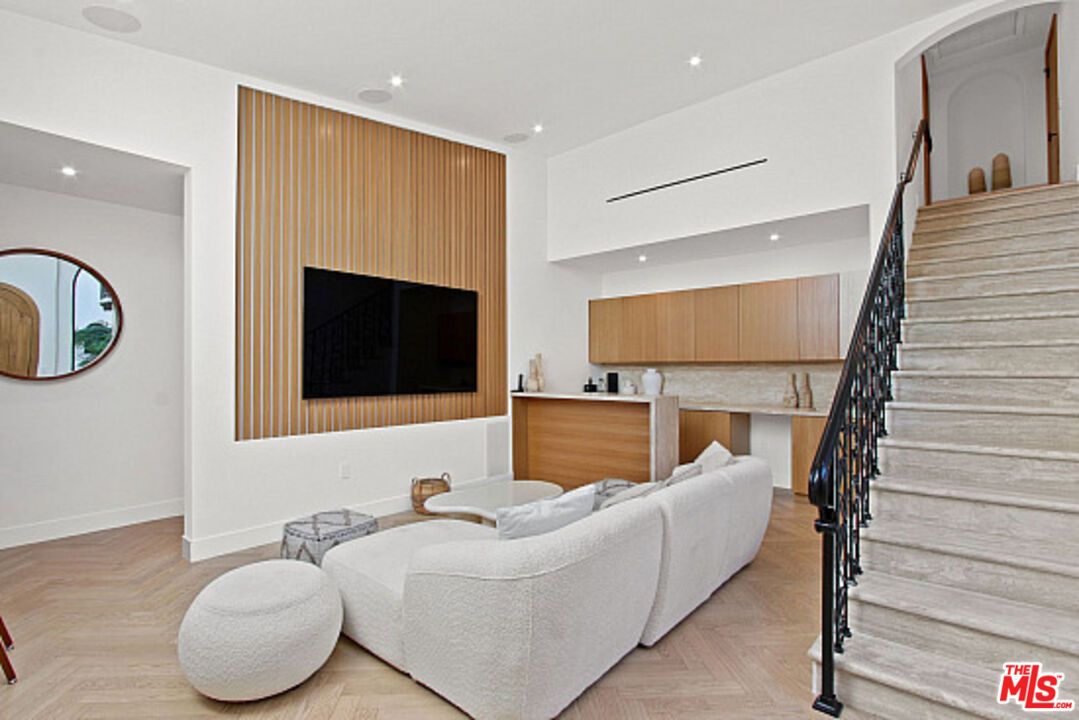 Interior, Living room, Recessed Lighting, Wood Texture Flooring