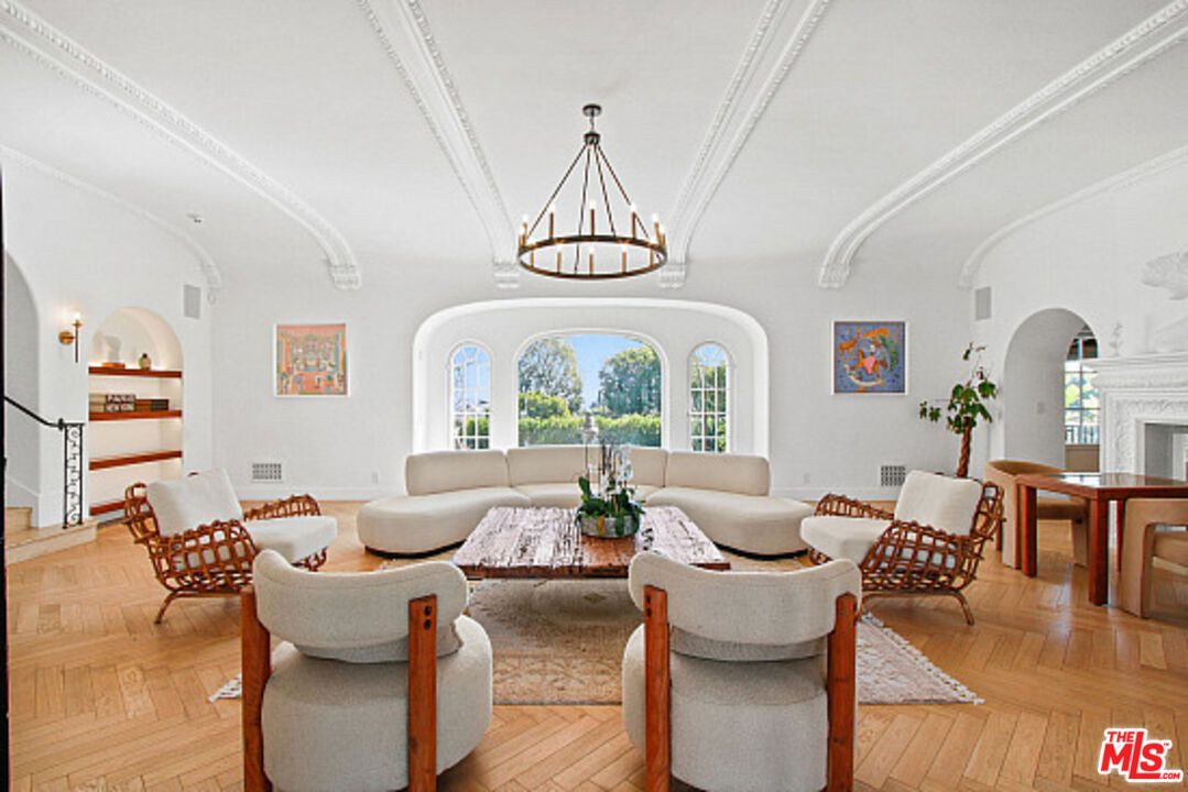 Chandelier, Dining room, Interior, Living room, Wood Texture Flooring