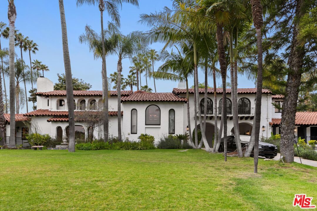 Backyard, Exterior, Facade, Spanish Mediterranean