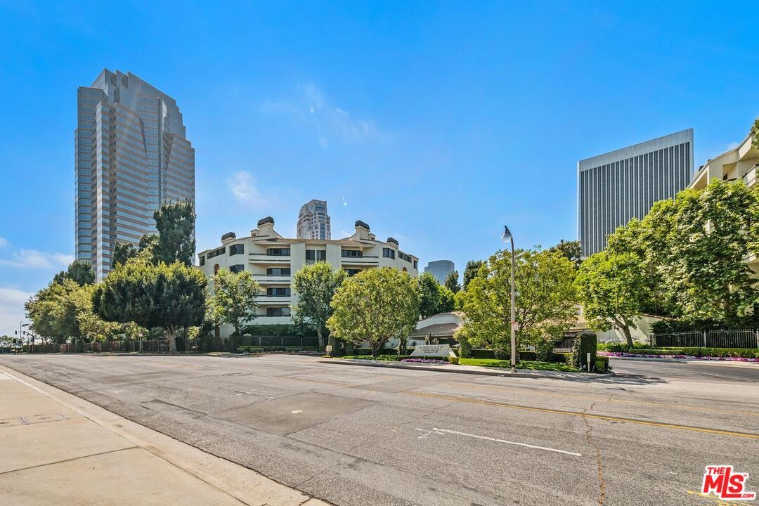 Exterior, Facade, Condo Building