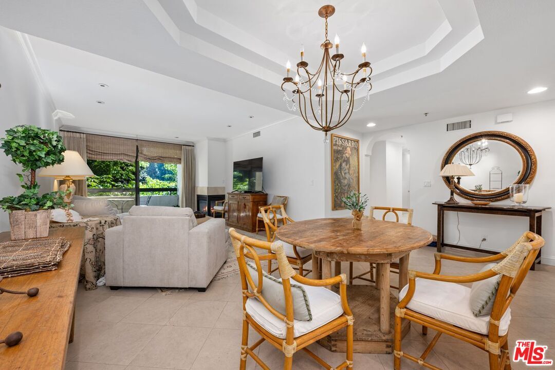 Chandelier, Dining room, Interior, Living room, Recessed Lighting