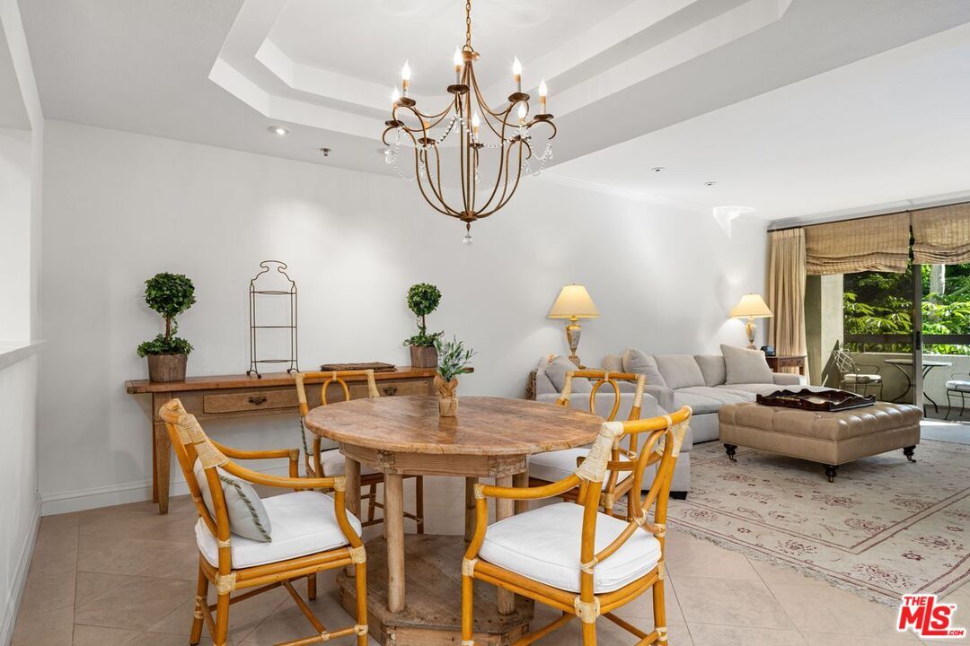 Chandelier, Dining room, Interior, Living room, Recessed Lighting