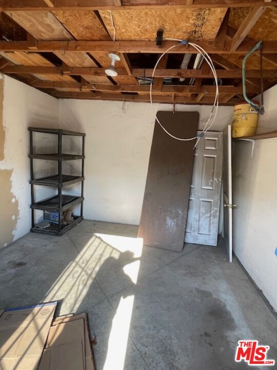 Garage, Interior, Wooden Beams