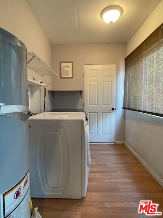 Interior, Washer, Wood Texture Flooring
