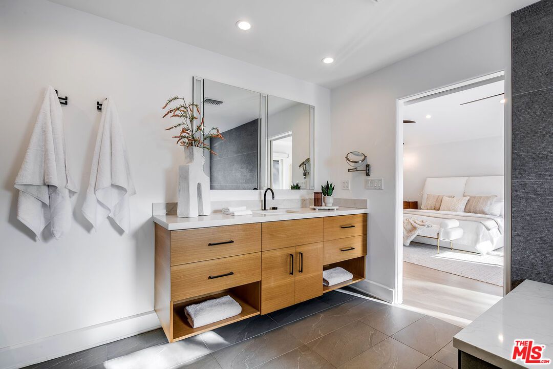 Bathroom, Bedroom, Dual Sink Vanities, Interior, Recessed Lighting