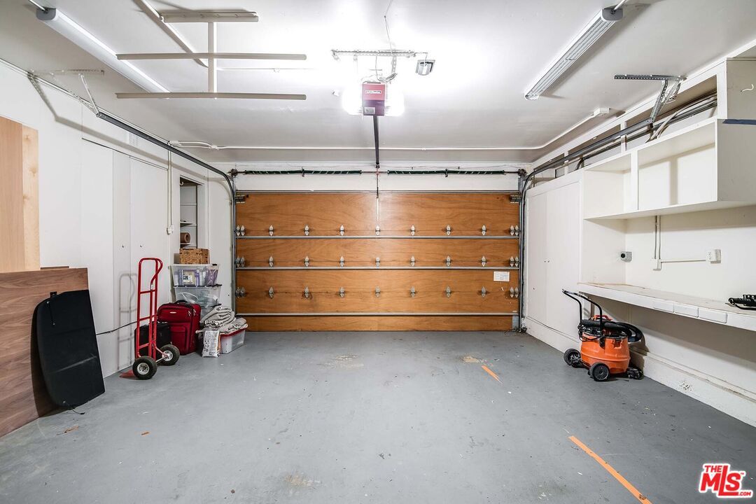 Garage, Interior