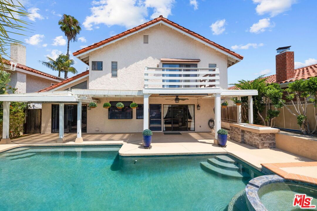 Exterior, Pool