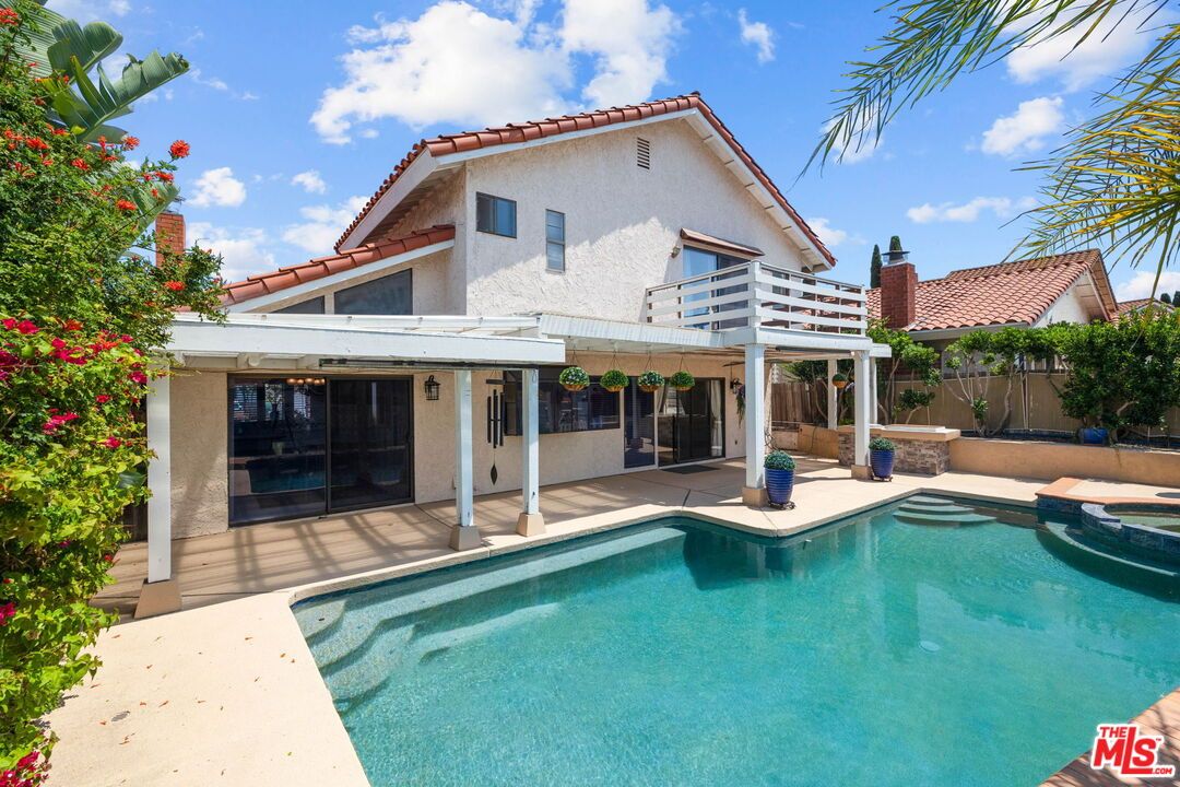 Exterior, Pool