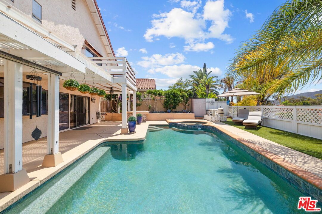 Exterior, Pool