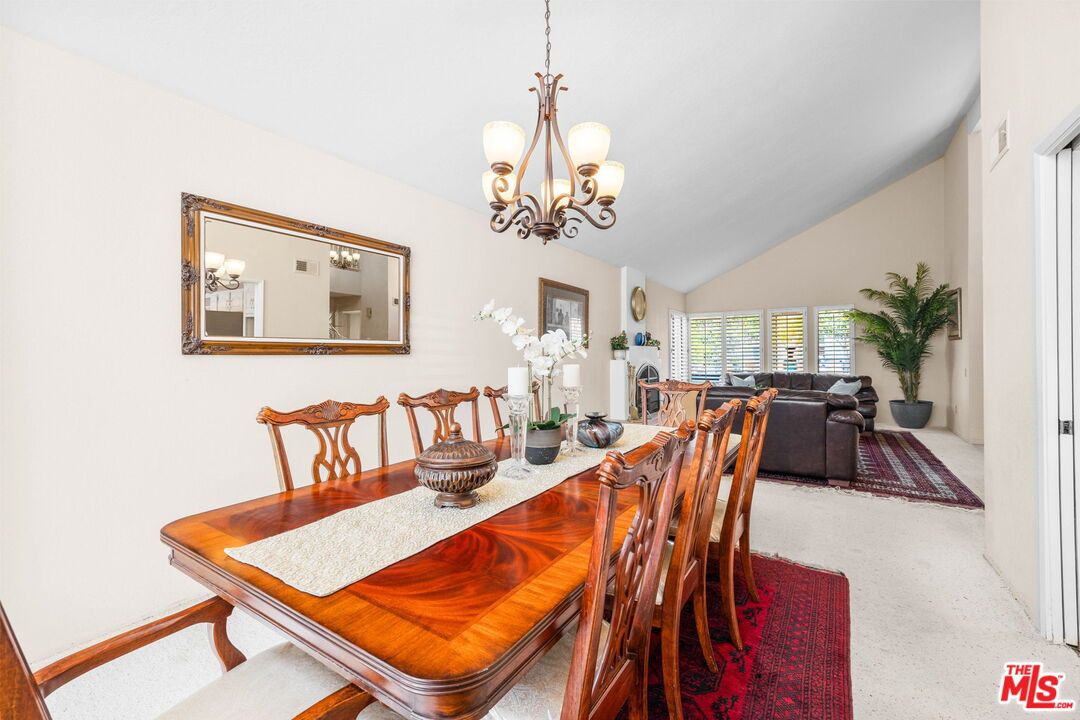 Chandelier, Dining room, Interior, Living room