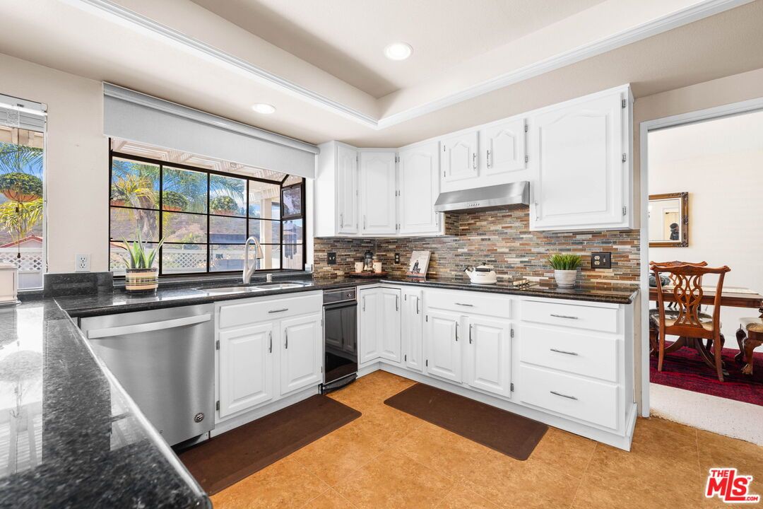 Dining room, Interior, Kitchen, Recessed Lighting