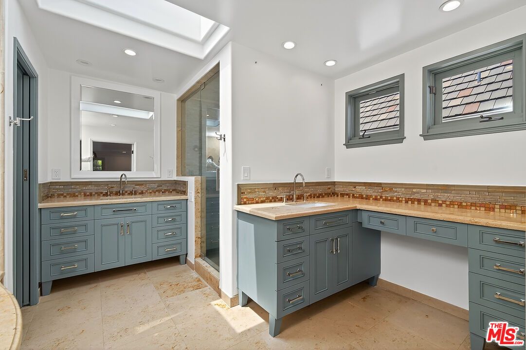 Bathroom, Interior, Recessed Lighting