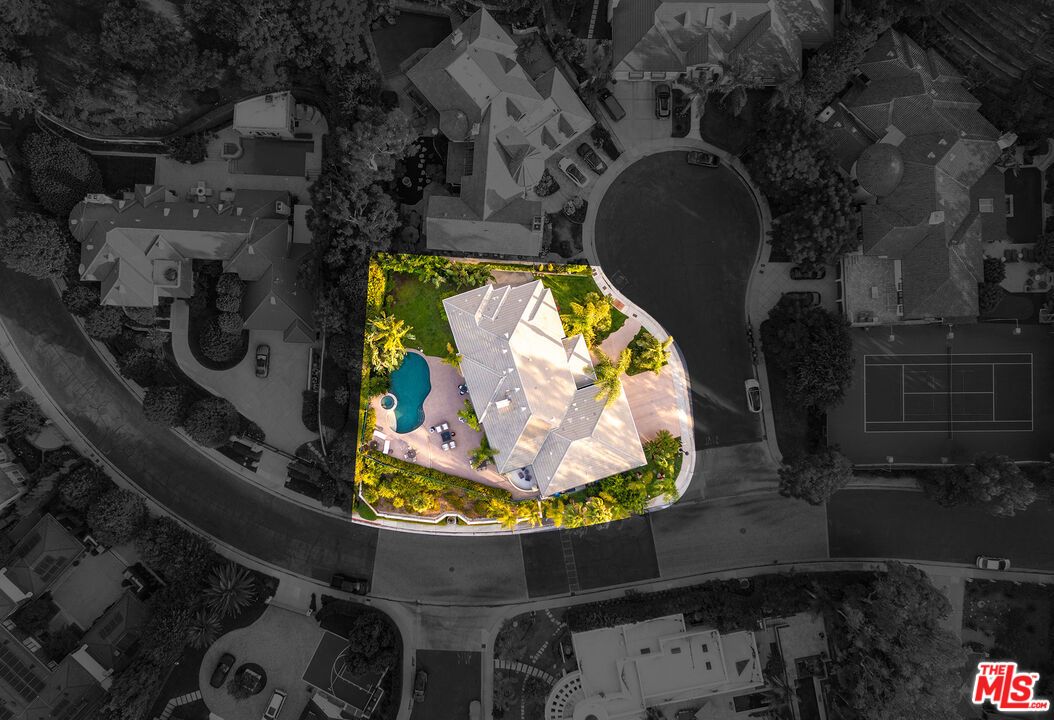 Exterior, Drone