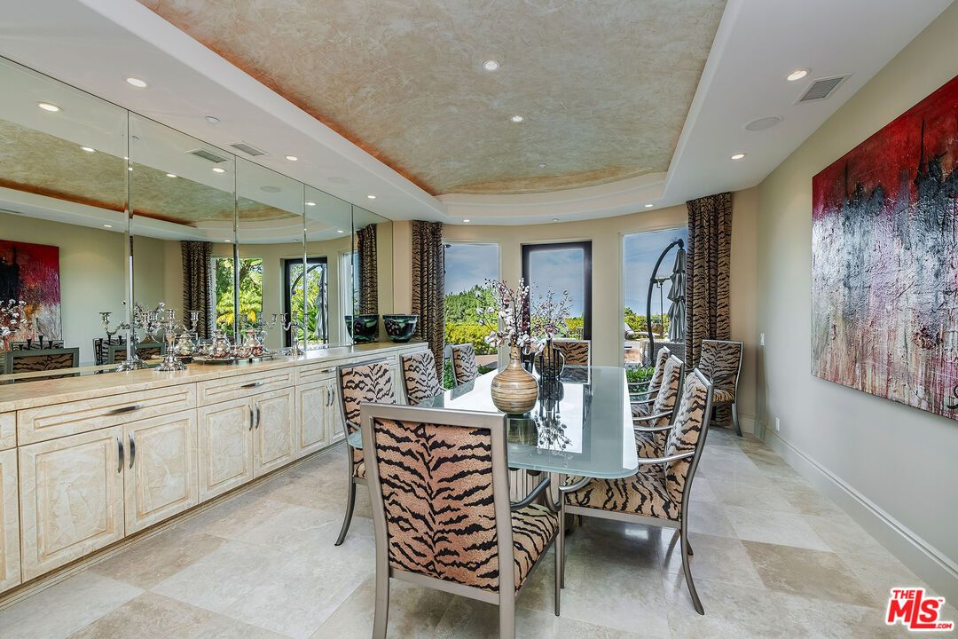 Dining room, Interior, Recessed Lighting
