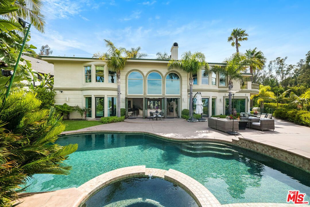 Exterior, Pool