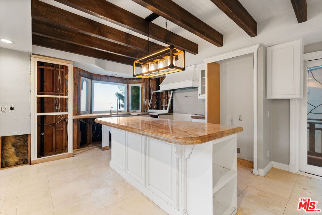 Interior, Kitchen, Pendant Lights, Recessed Lighting, Wooden Beams