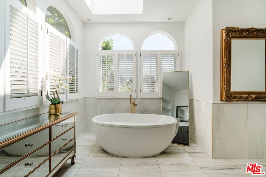 Bathroom, Free Standing Baths, Interior, Recessed Lighting