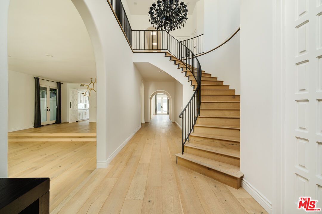 Interior, Pendant Lights, Recessed Lighting, Wood Texture Flooring