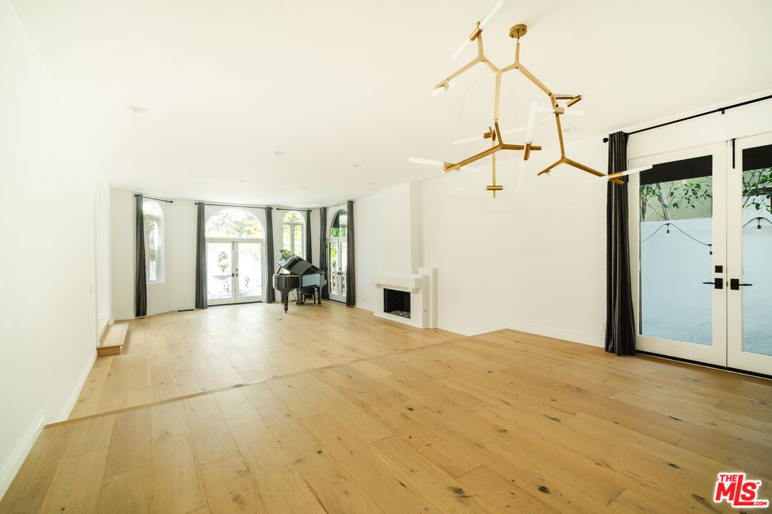Interior, Pendant Lights, Wood Texture Flooring