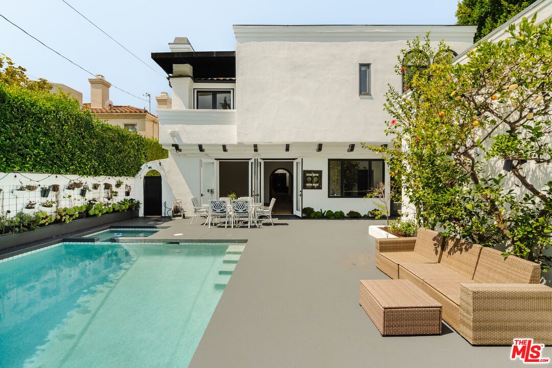 Exterior, Pool