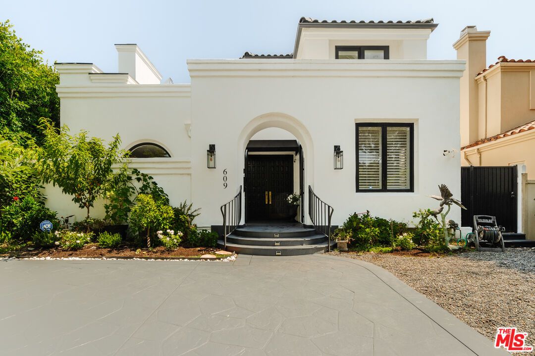 Exterior, Facade, Spanish Mediterranean
