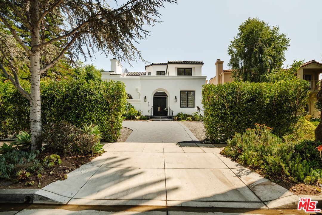 Backyard, Exterior, Facade, Mediterranean