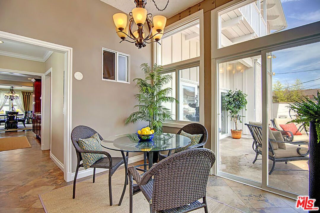 Chandelier, Dining room, Interior