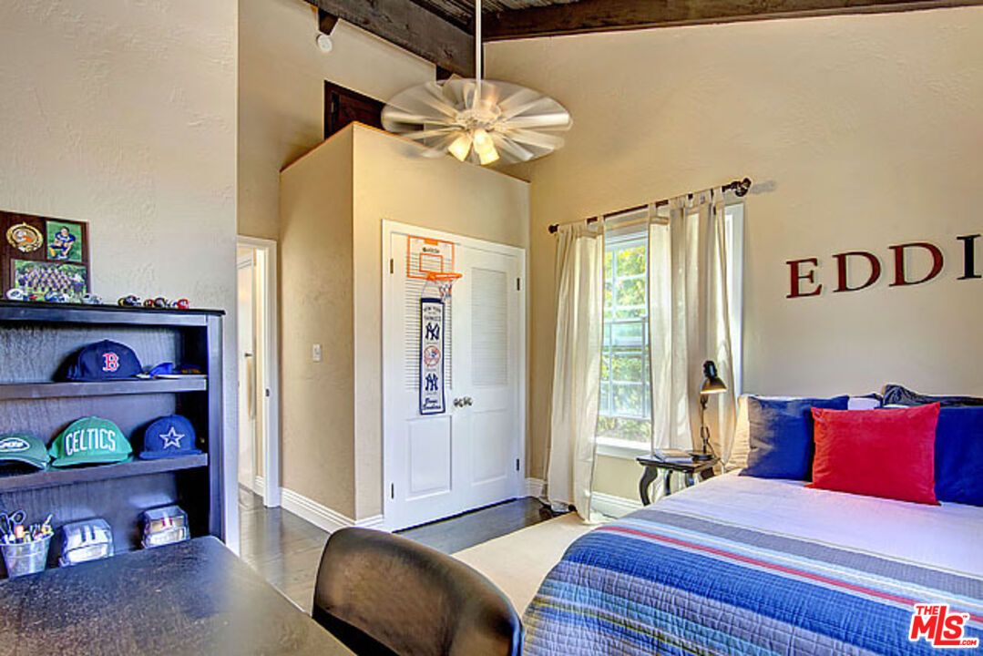 Bedroom, Interior, Pendant Lights