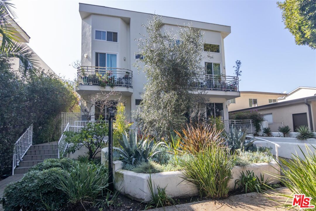 Backyard, Exterior, Facade, Modern