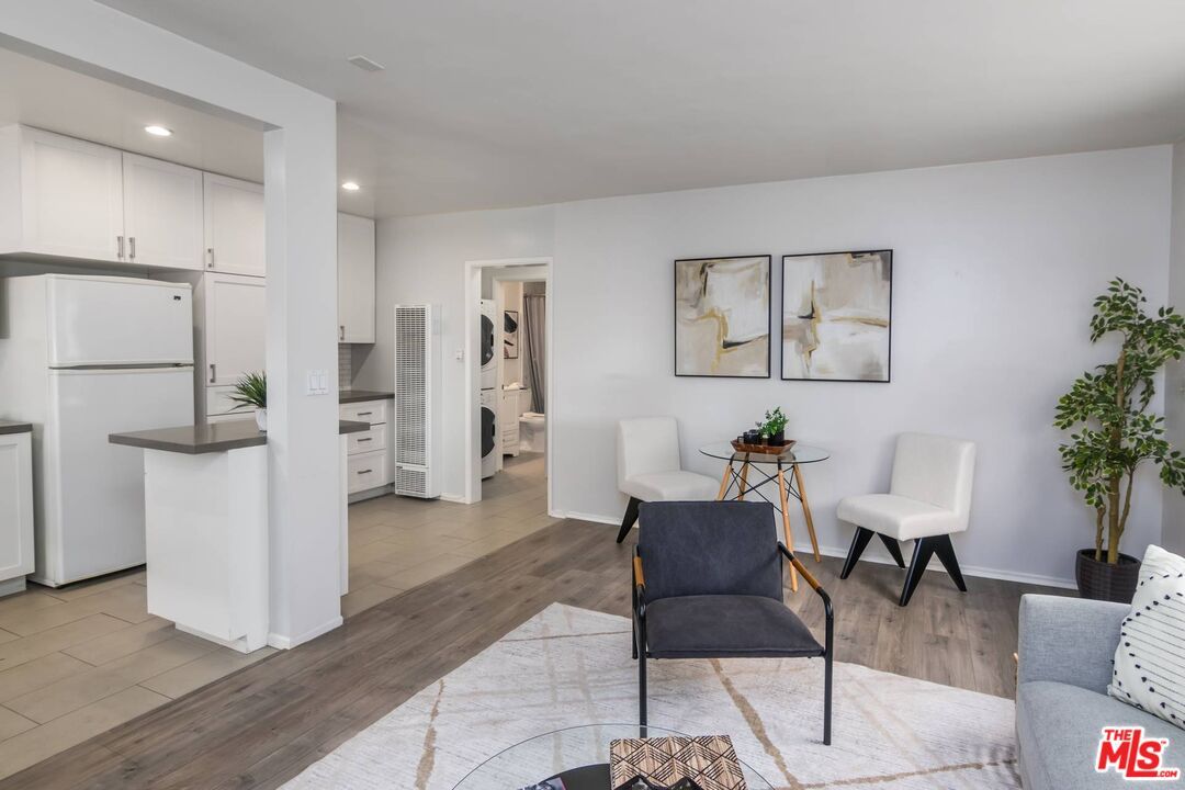 Dining room, Interior, Kitchen, Recessed Lighting, Wood Texture Flooring
