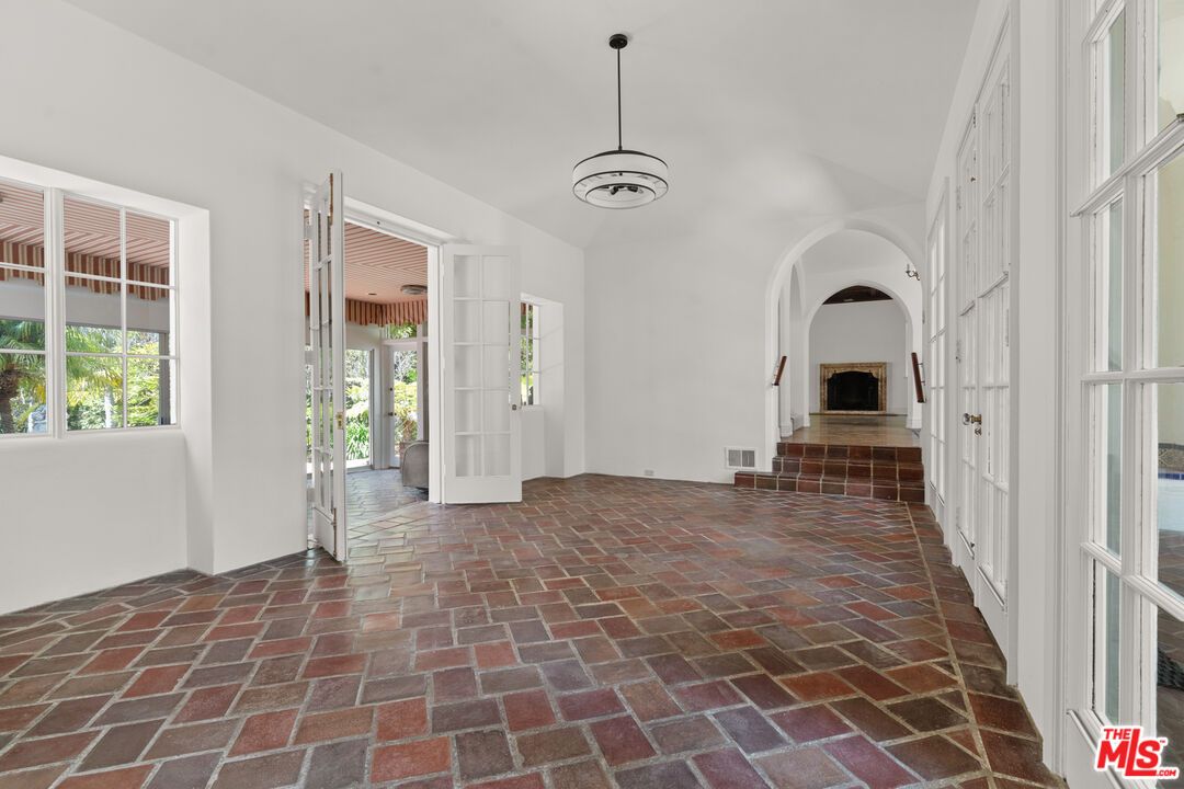 Fireplace, Interior, Pendant Lights