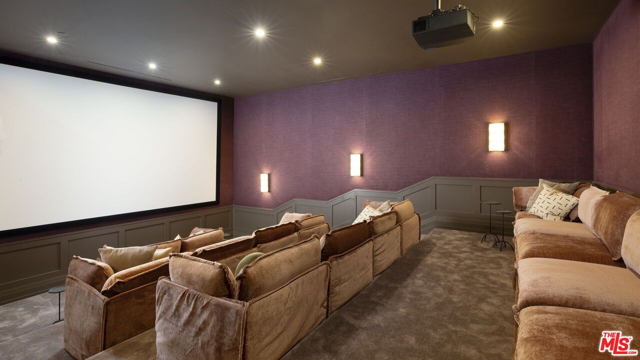 Interior, Projection Screen, Recessed Lighting, Theatre Room