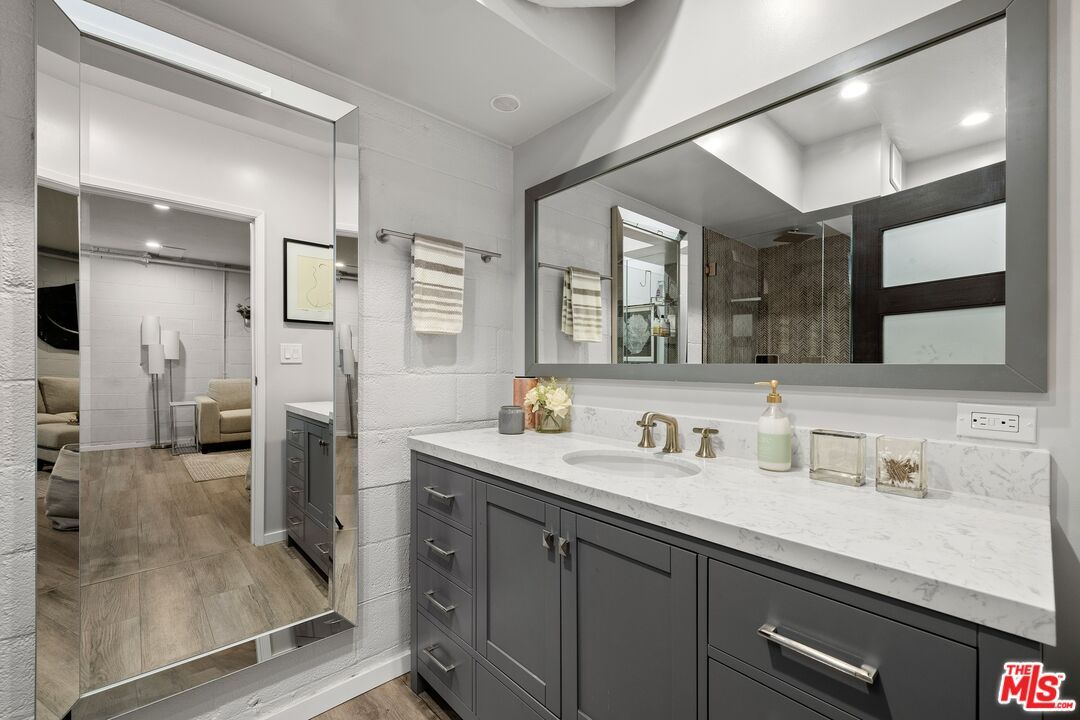 Bathroom, Interior, Recessed Lighting, Wood Texture Flooring