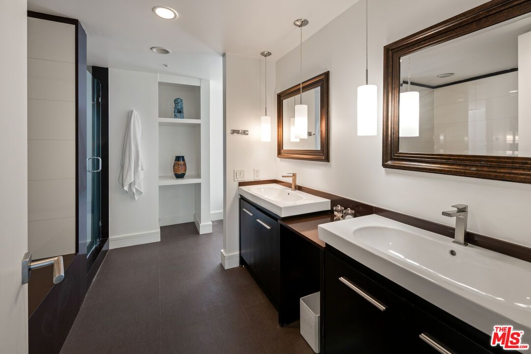Bathroom, Dual Sink Vanities, Interior, Pendant Lights, Recessed Lighting