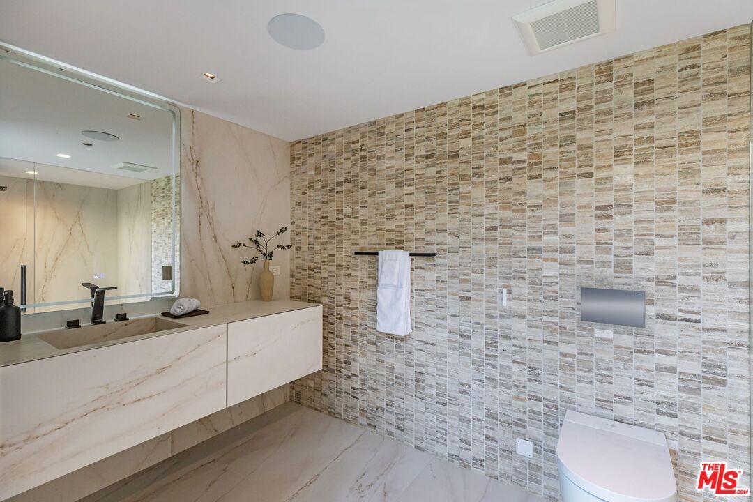 Bathroom, Interior, Marble, Recessed Lighting