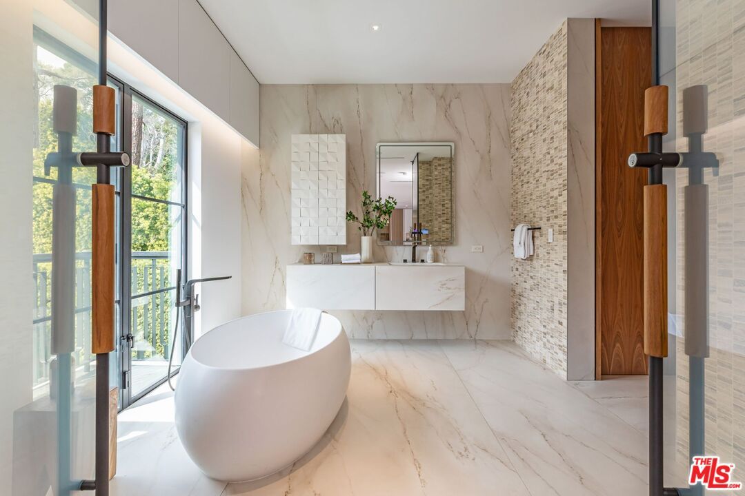 Bathroom, Free Standing Baths, Interior, Marble, Marble Walls, Recessed Lighting