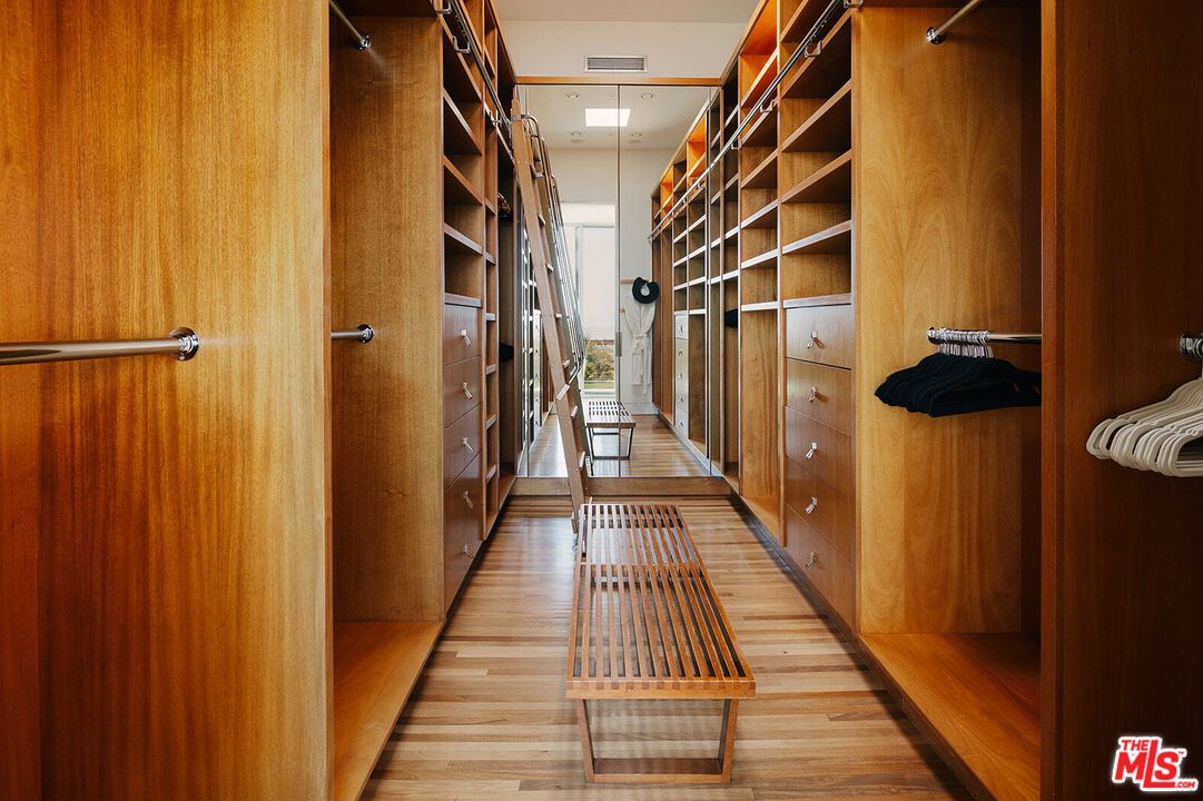 Interior, Walk-in Closets, Wood Texture Flooring