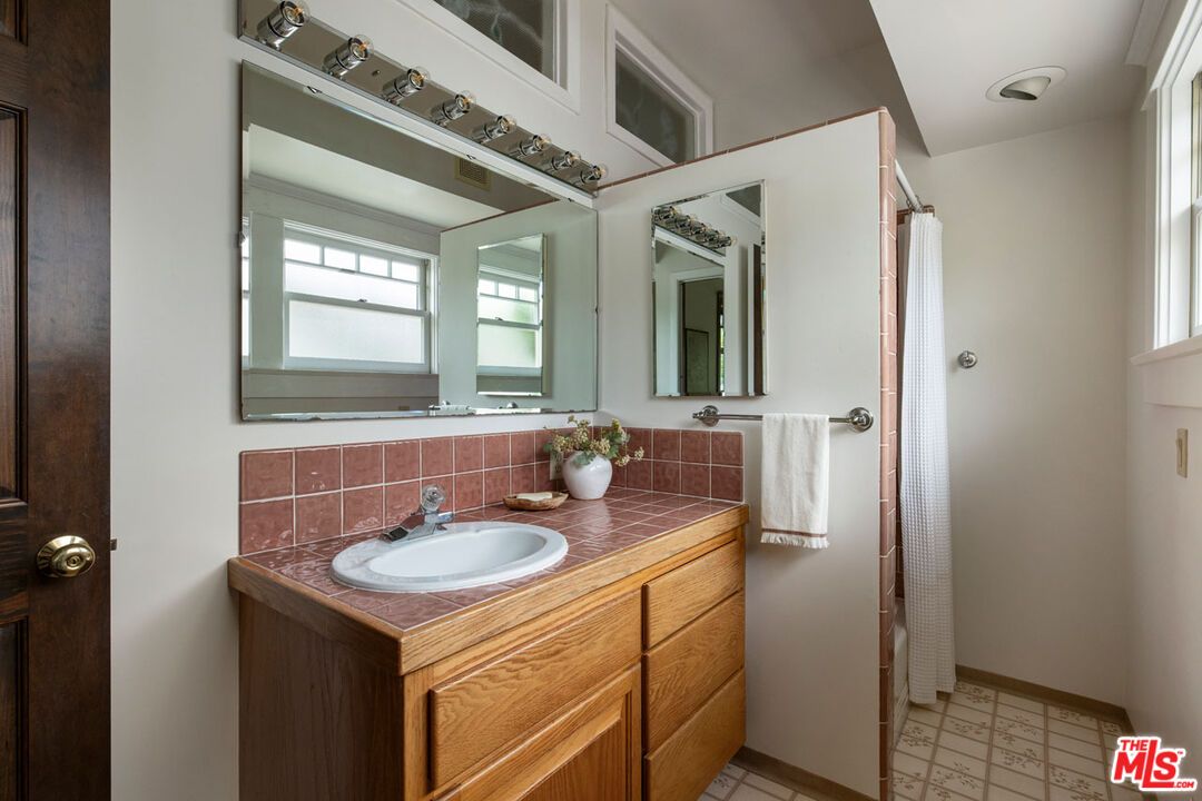 Bathroom, Interior, Tile Countertops