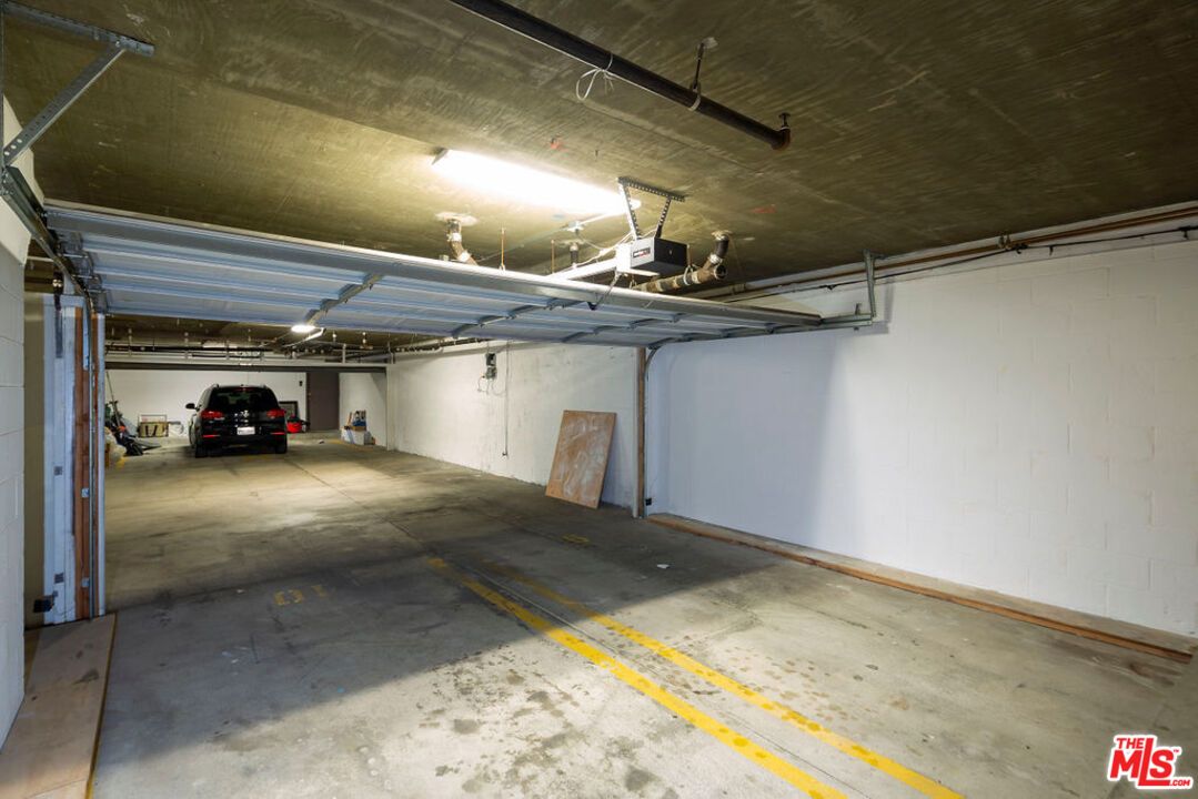 Garage, Interior