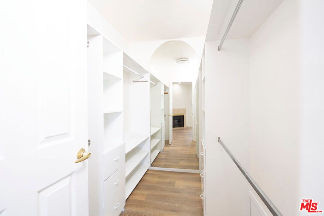 Interior, Walk-in Closets, Wood Texture Flooring