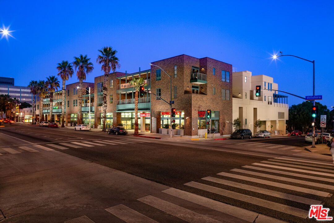 Exterior, Facade, Modern