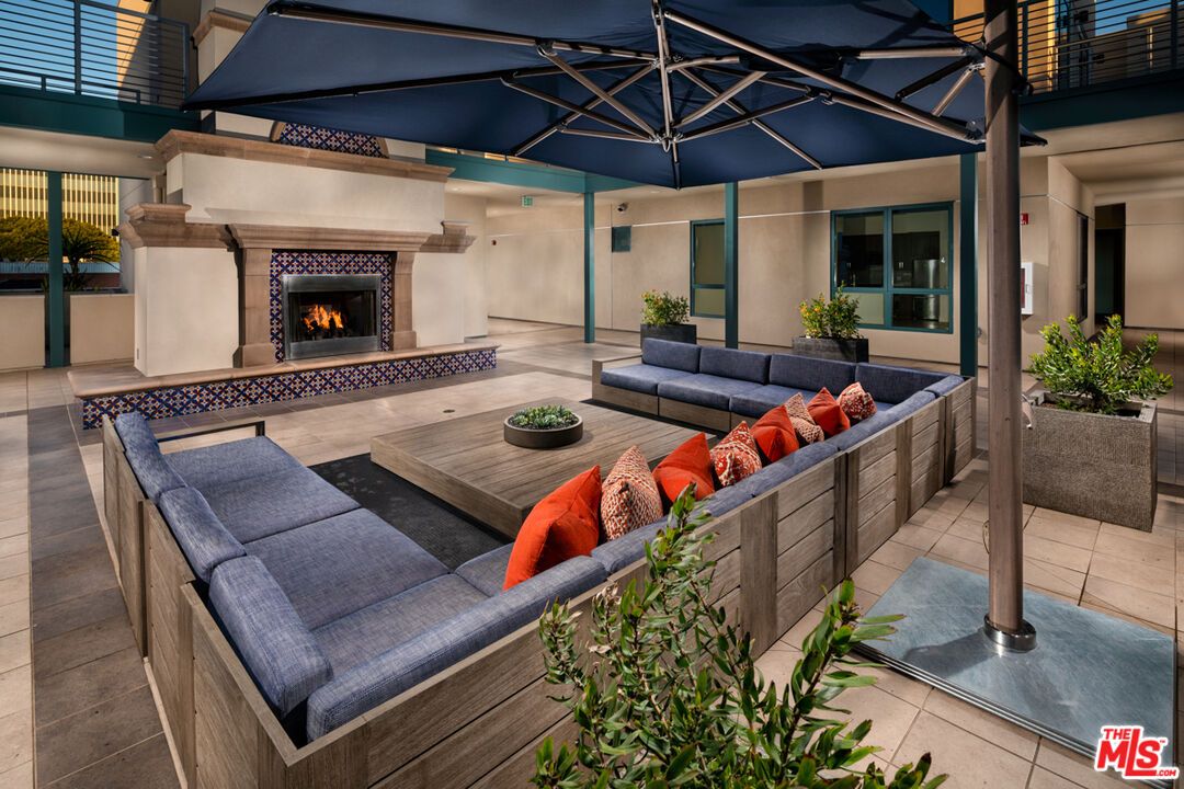 Exterior, Fireplace
