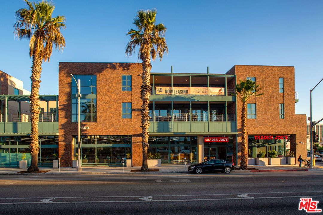 Exterior, Facade, Condo Building