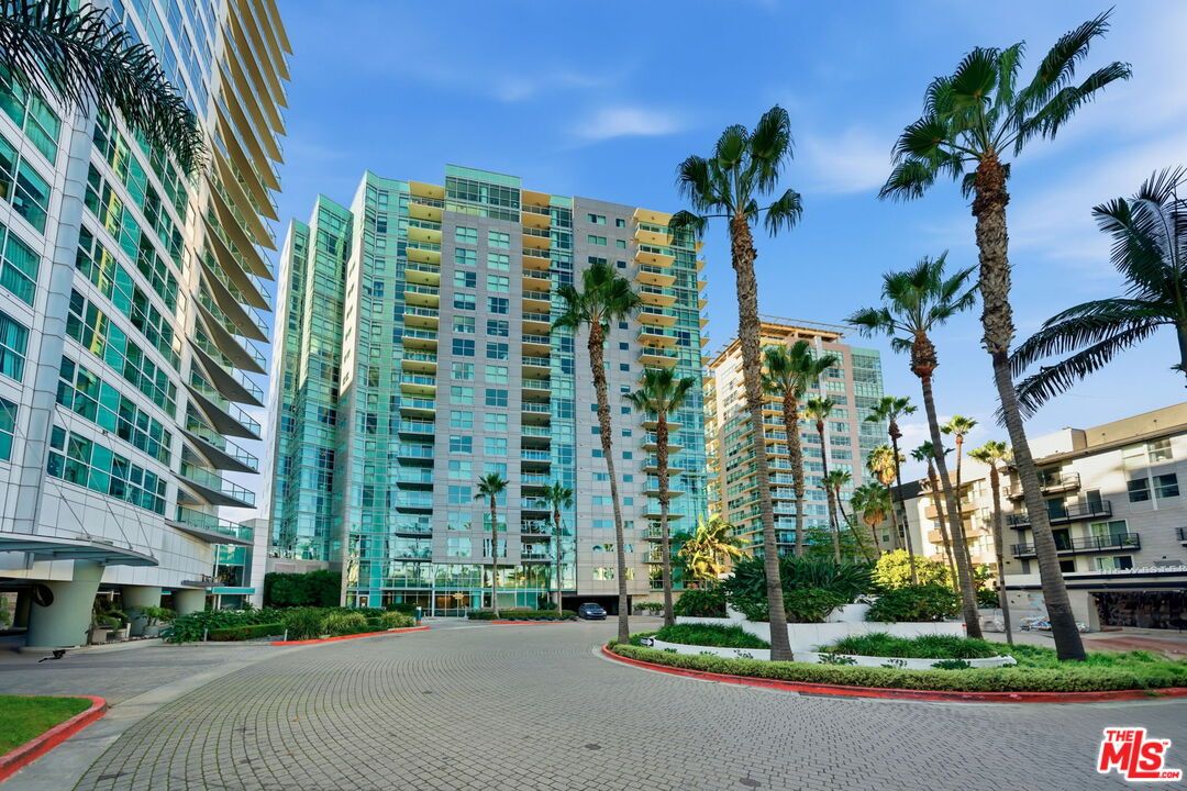 Exterior, Facade, Condo Building