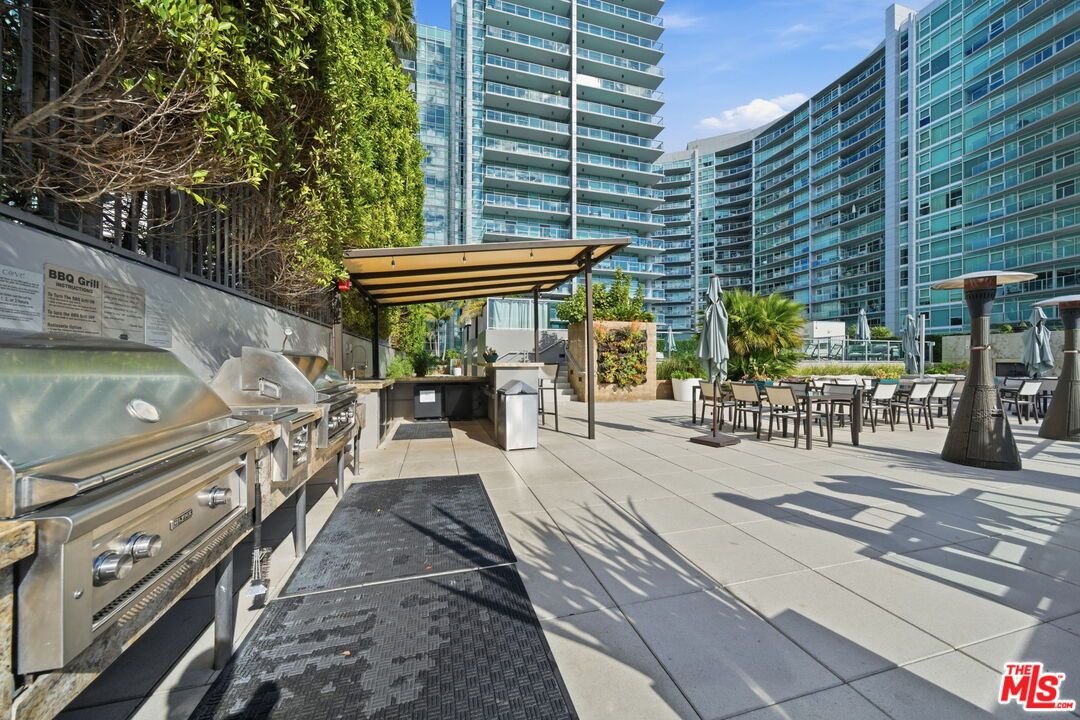Exterior, Outdoor Kitchen