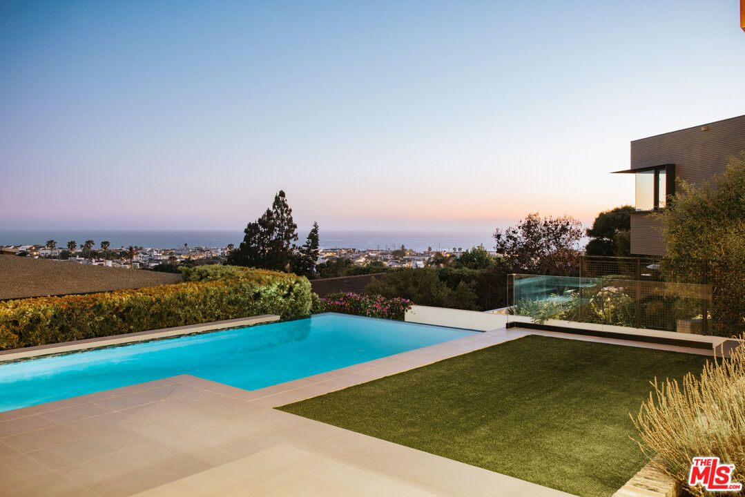 Backyard, Exterior, Pool, Water