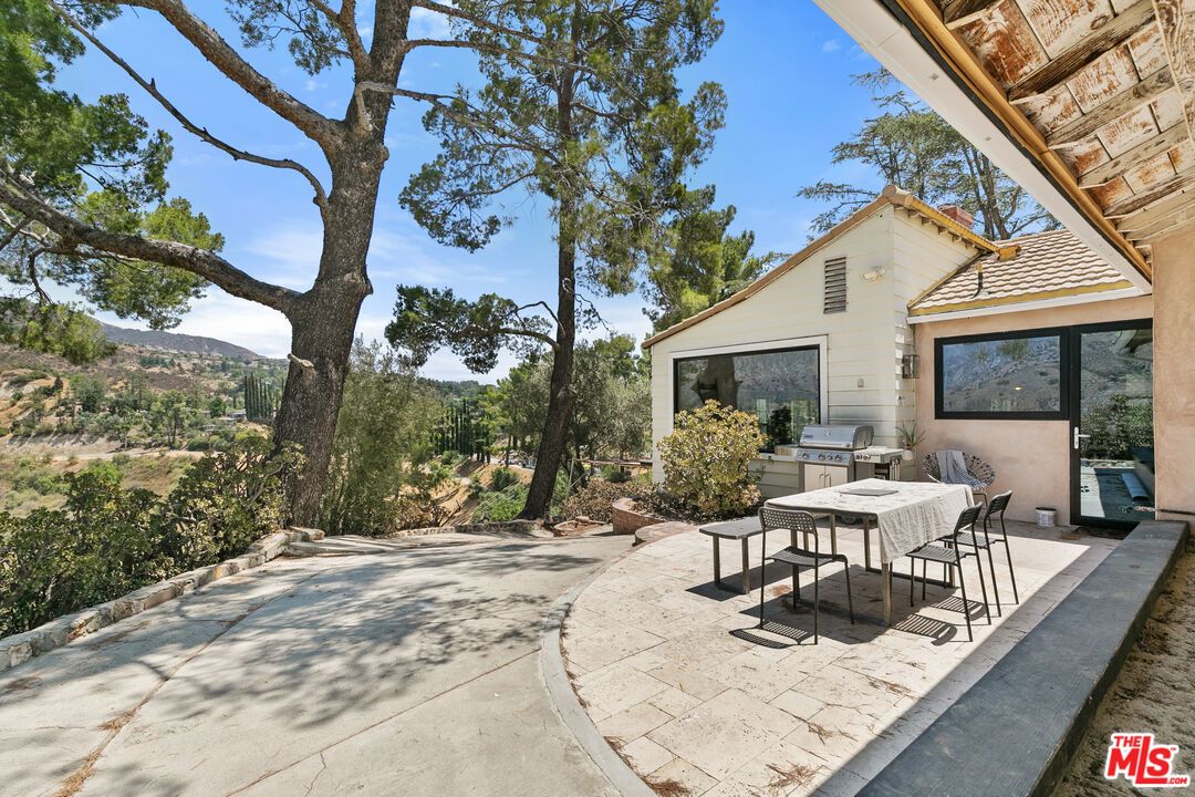 Exterior, Outdoor Kitchen